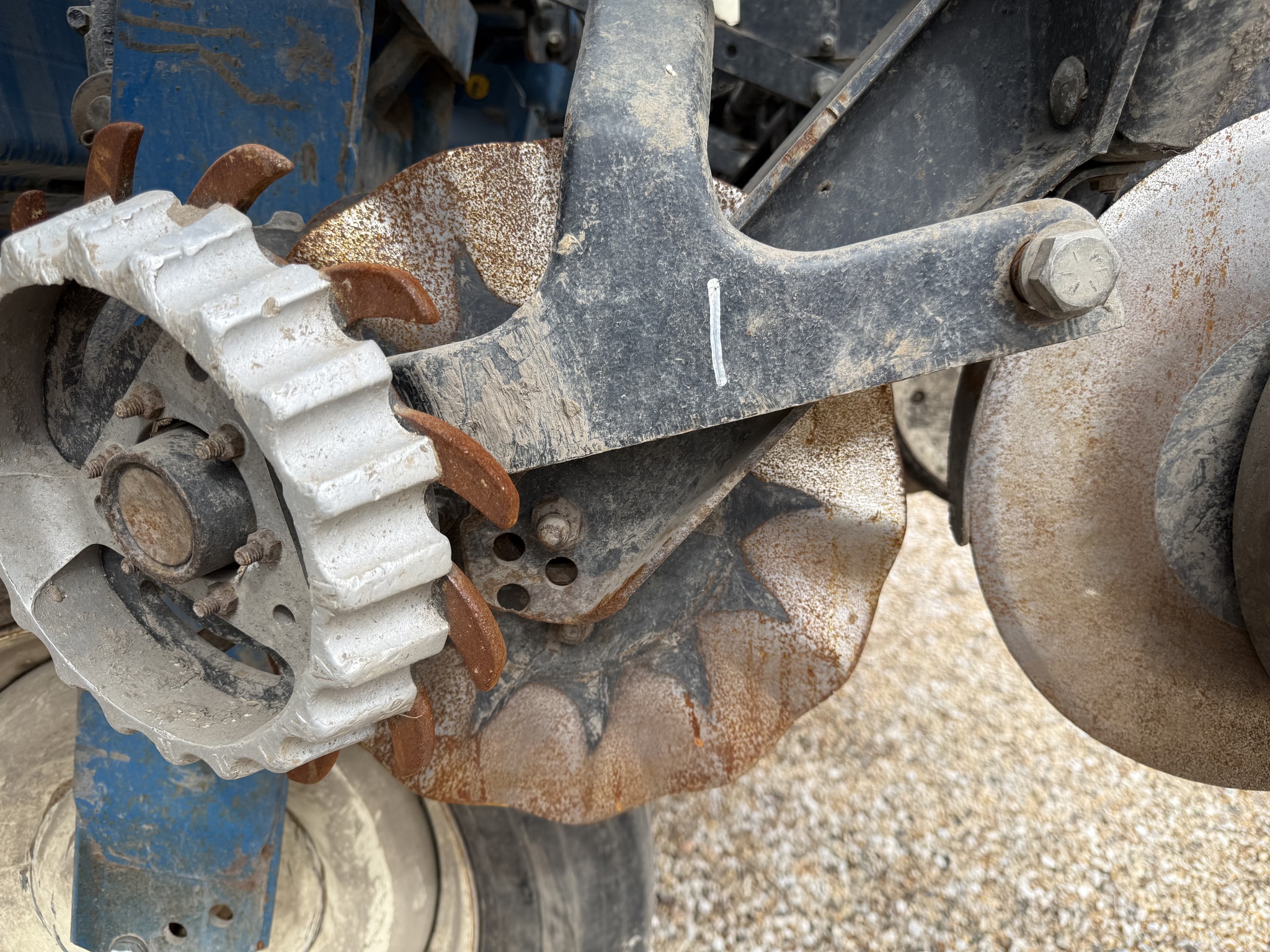  2005 Kinze 3700 at Heritage Tractor in Pontiac, IL
