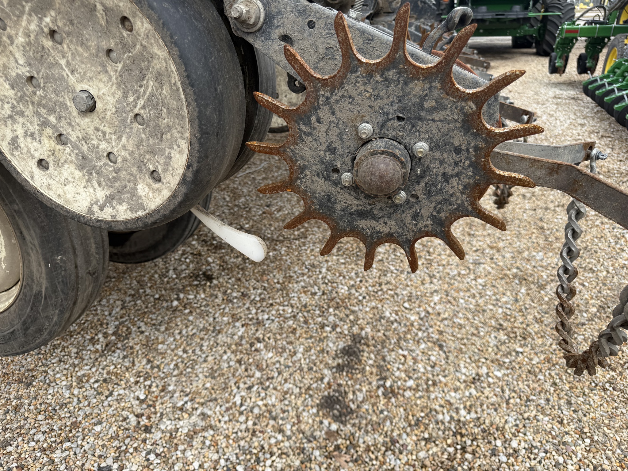  2005 Kinze 3700 at Heritage Tractor in Pontiac, IL