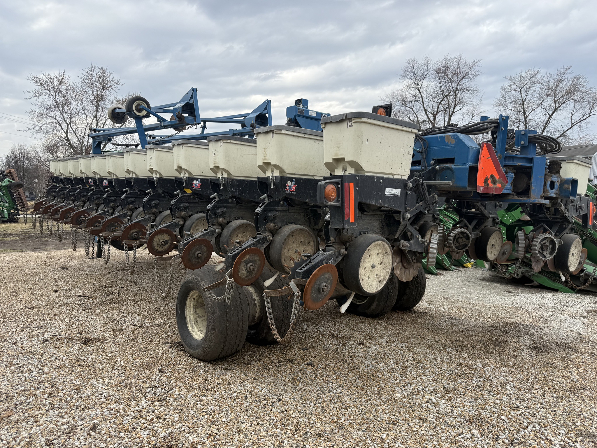  2005 Kinze 3700 at Heritage Tractor in Pontiac, IL
