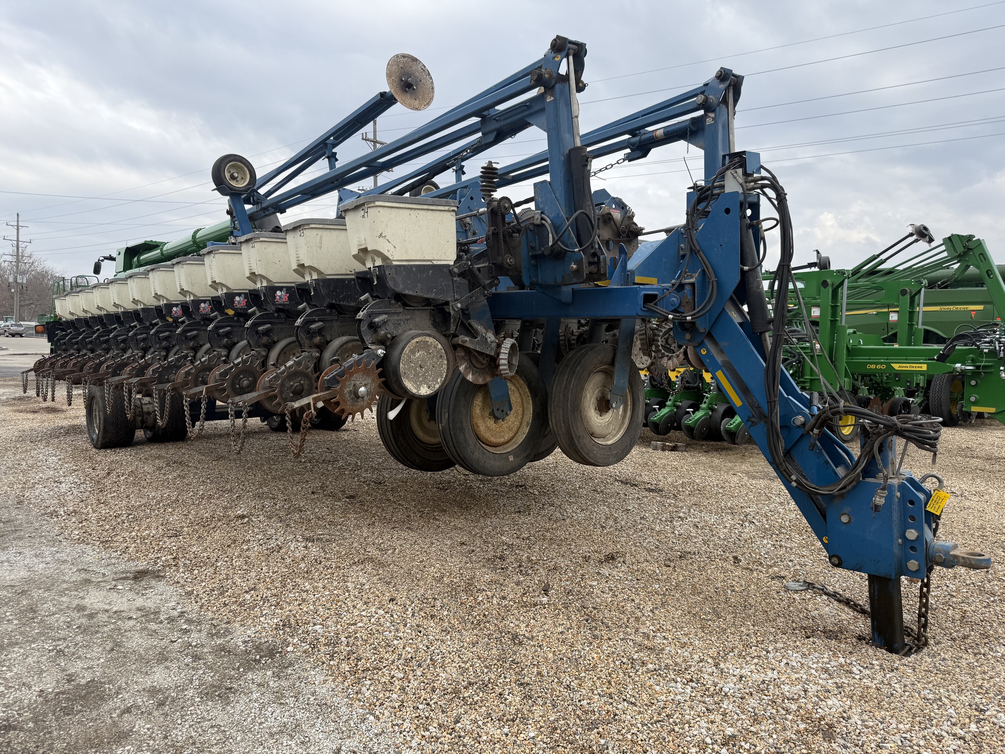  2005 Kinze 3700 at Heritage Tractor in Pontiac, IL