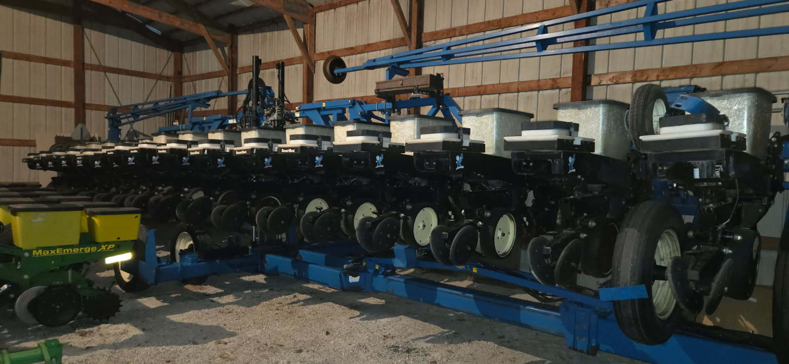 1998 Kinze 2600 Image 2