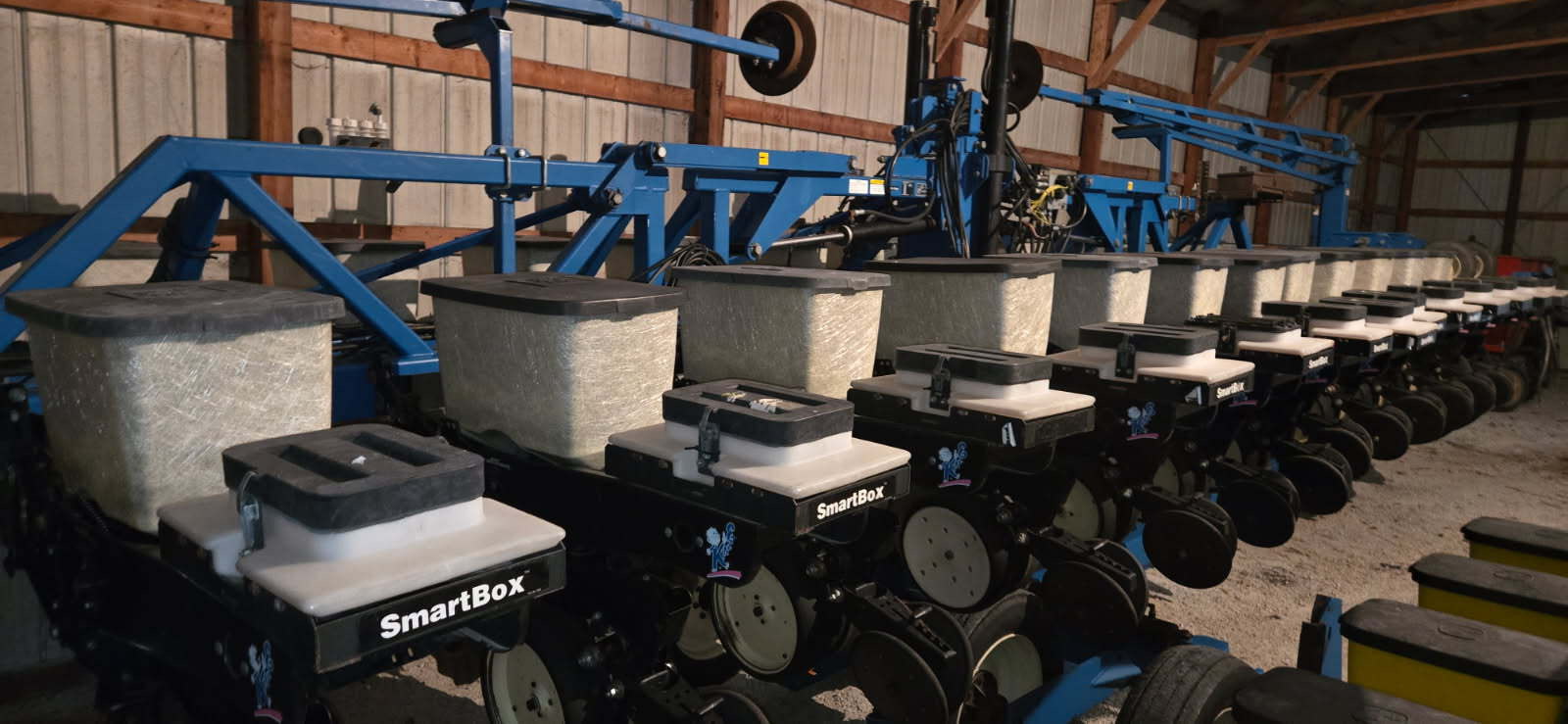 1998 Kinze 2600 Image 1