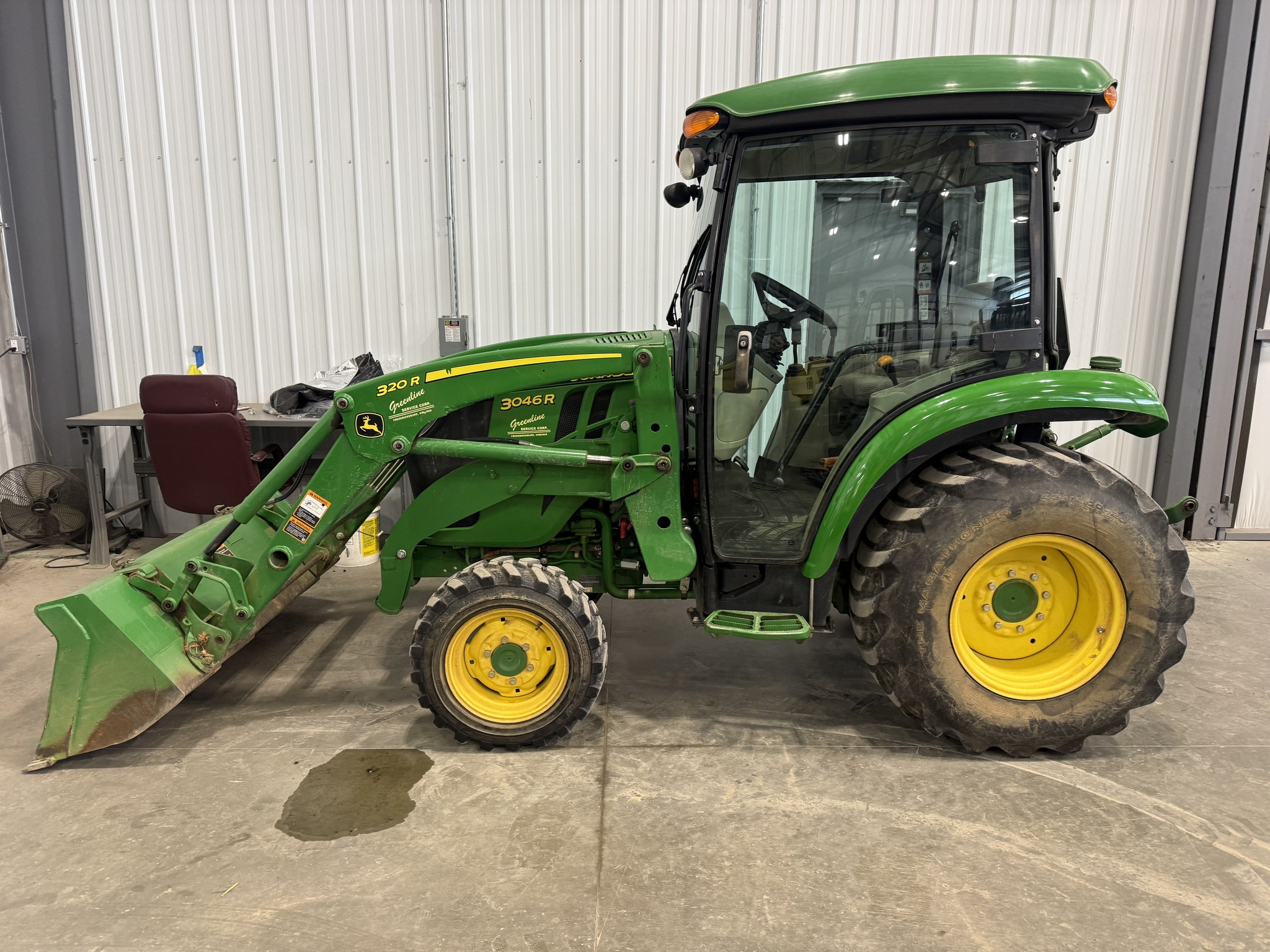 2018 John Deere 3046R Image 1