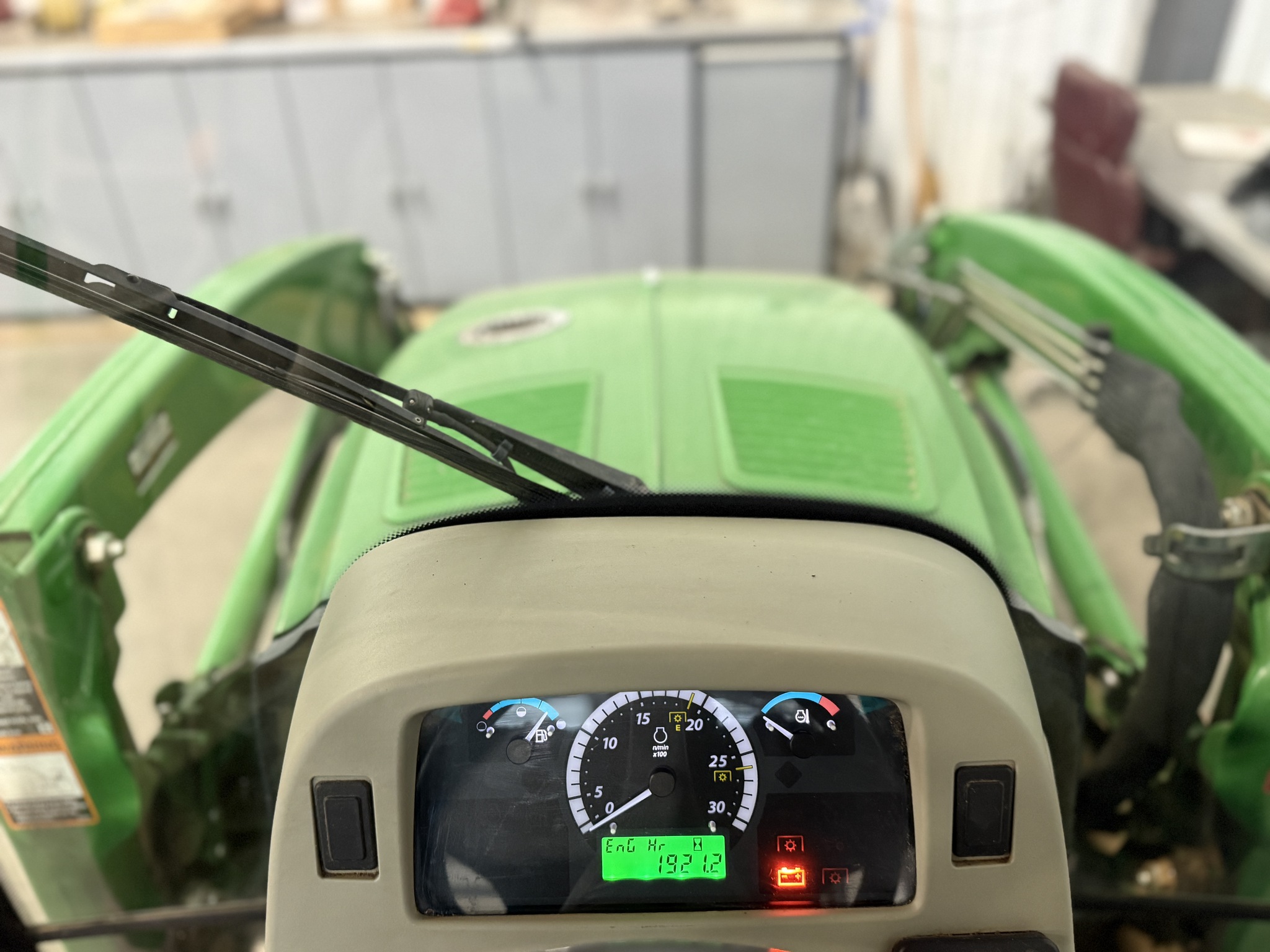 2018 John Deere 3046R Image 6