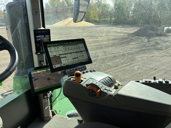2025 John Deere 9R 640 - Photo44