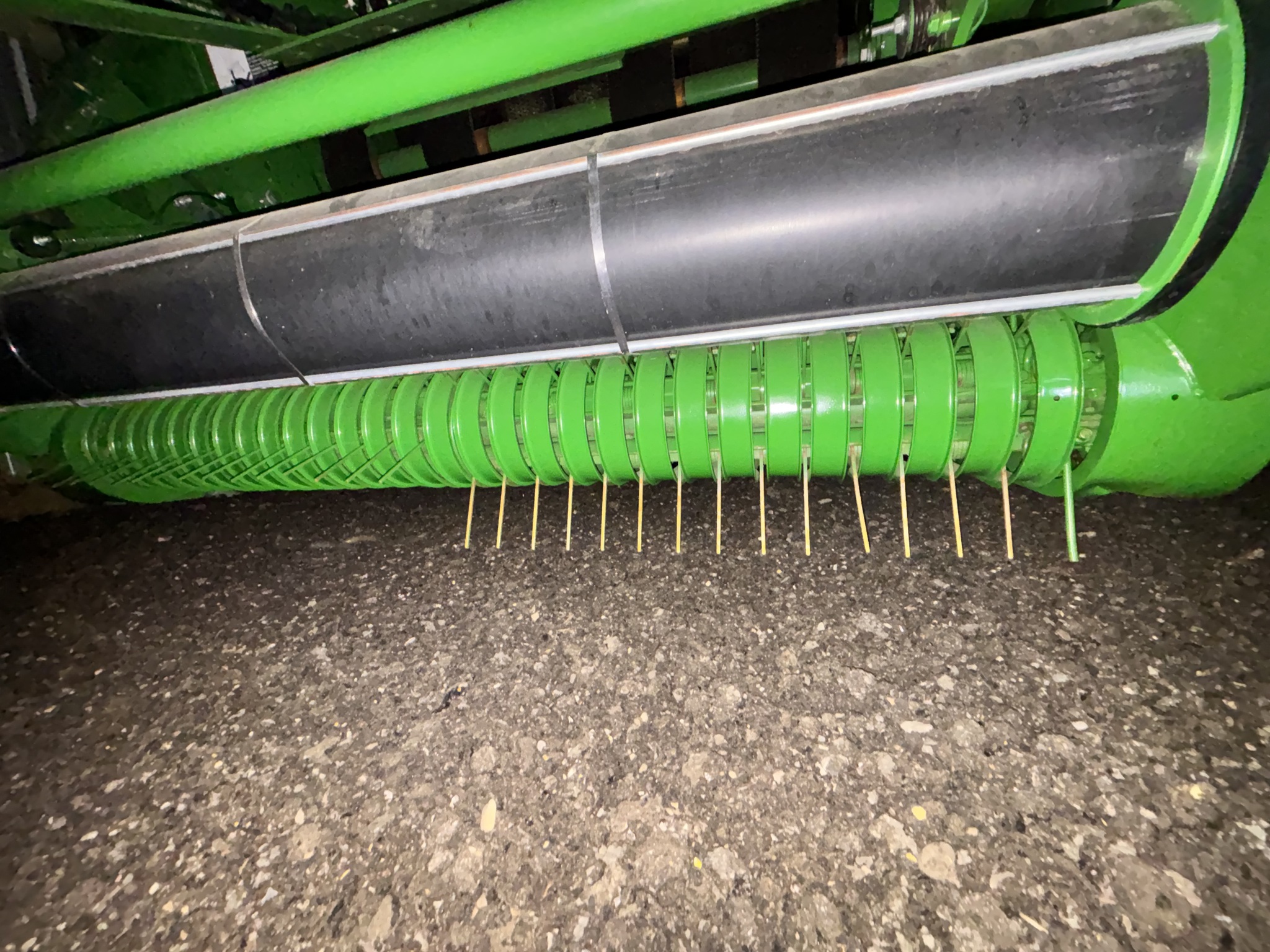 2024 John Deere 561R Image 4