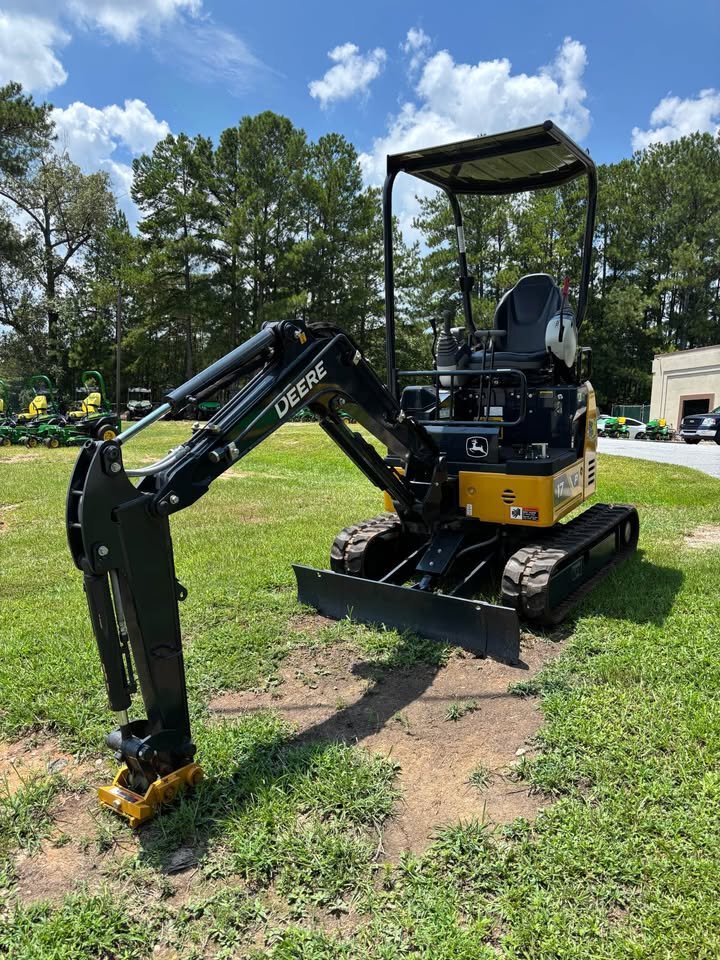 2025 John Deere 17 P Image 2