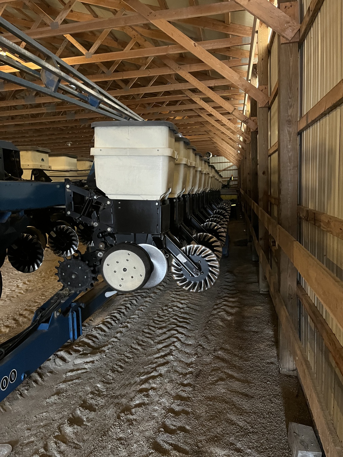 2000 Kinze 3600 Image 4