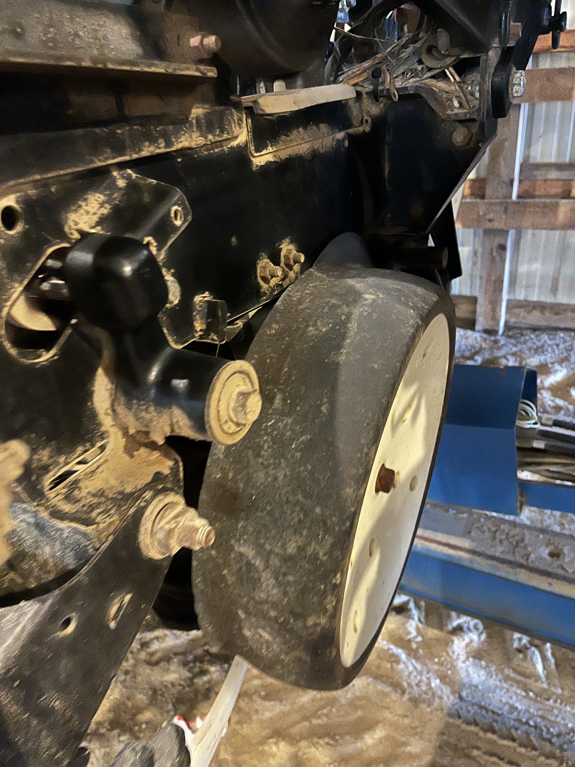 2000 Kinze 3600 Image 8