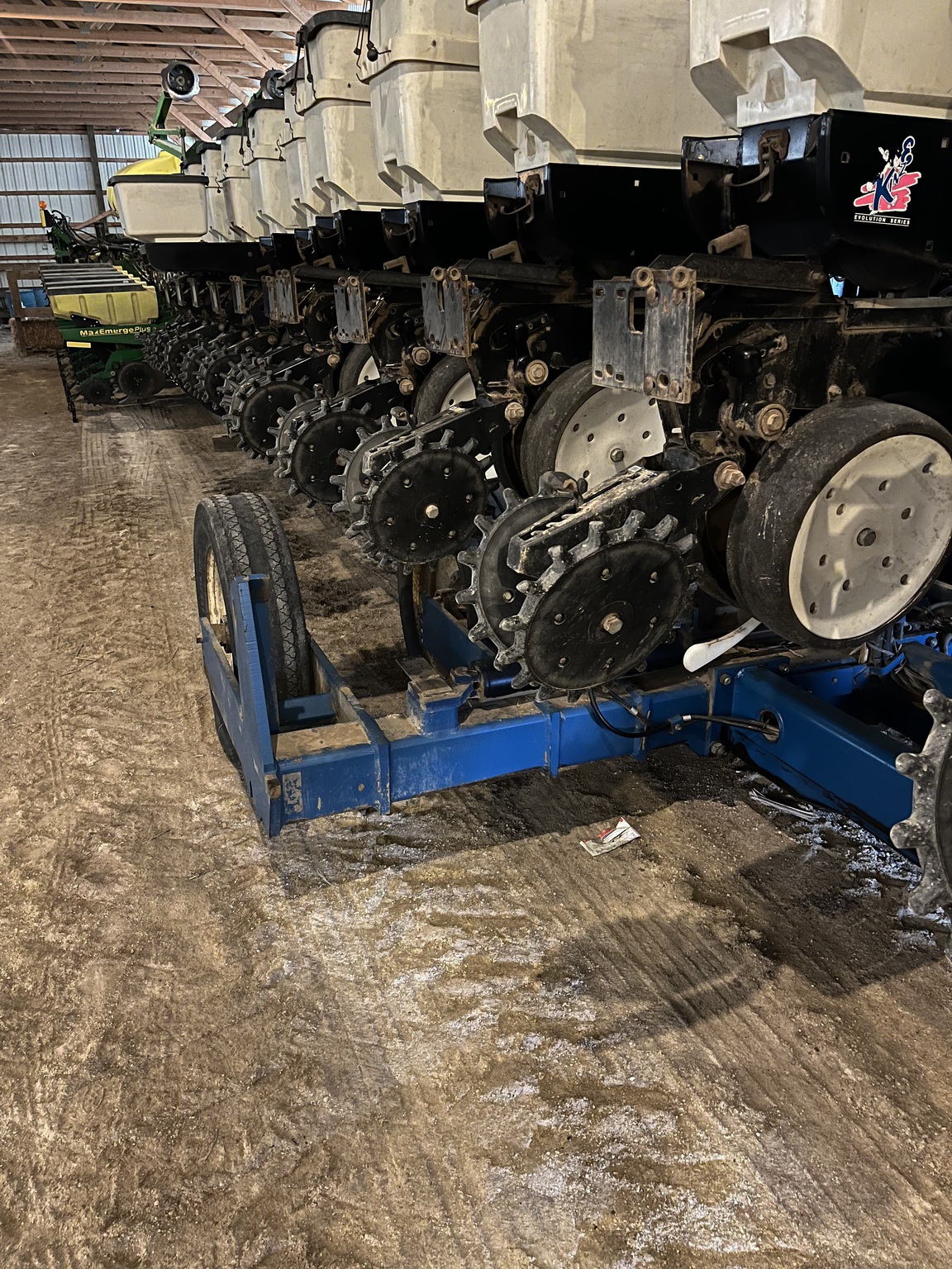 2000 Kinze 3600 Image 9