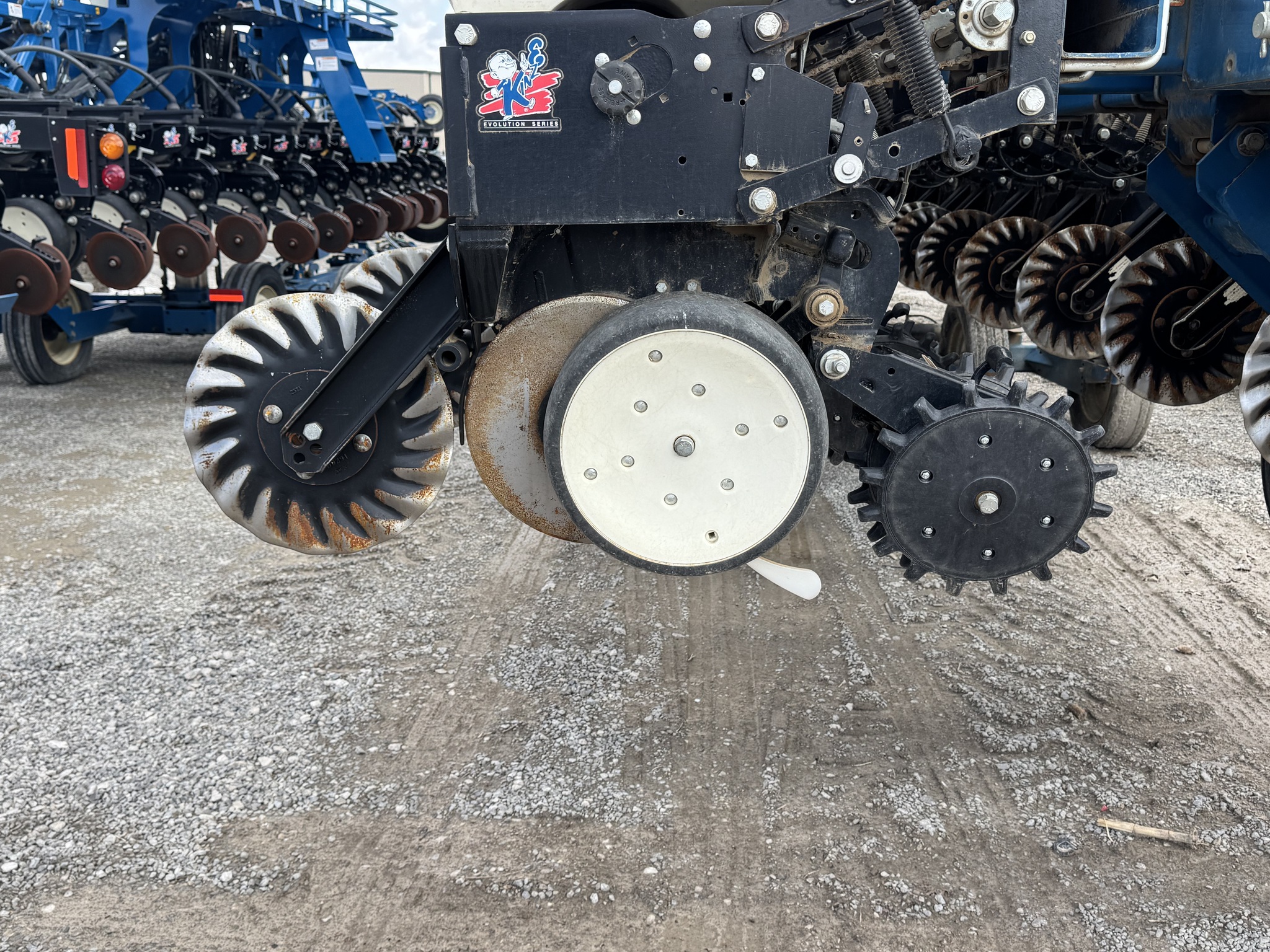 2000 Kinze 3600 Image 5