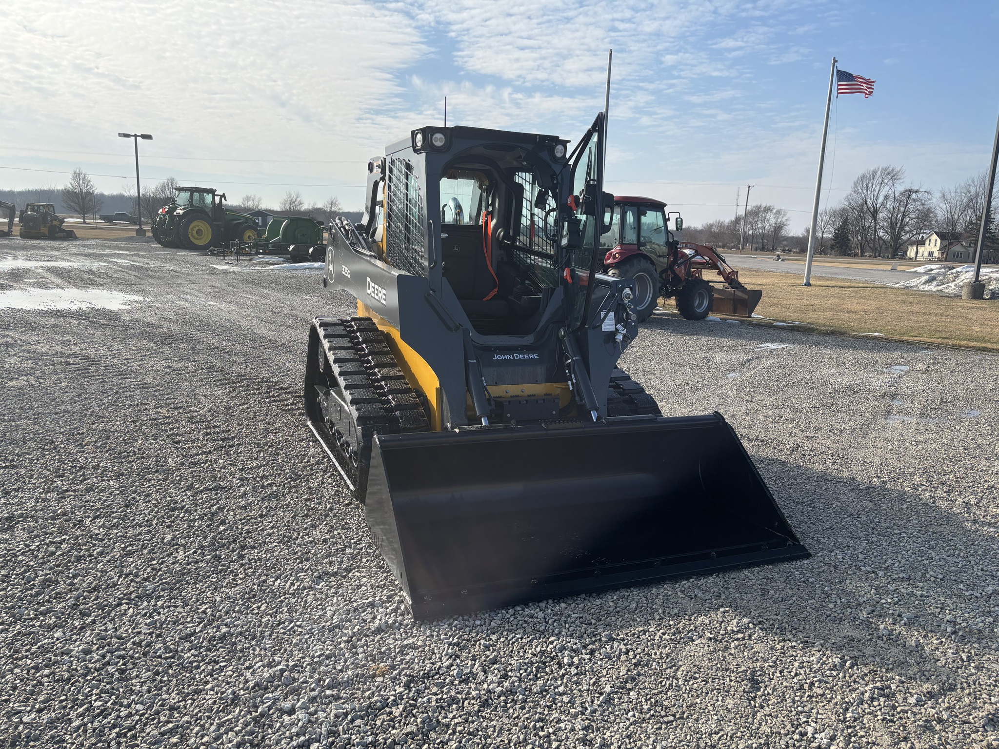 2025 John Deere 325G Image 4