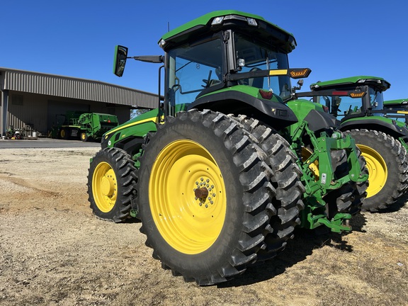 2025 John Deere 8R 230 Photo 4