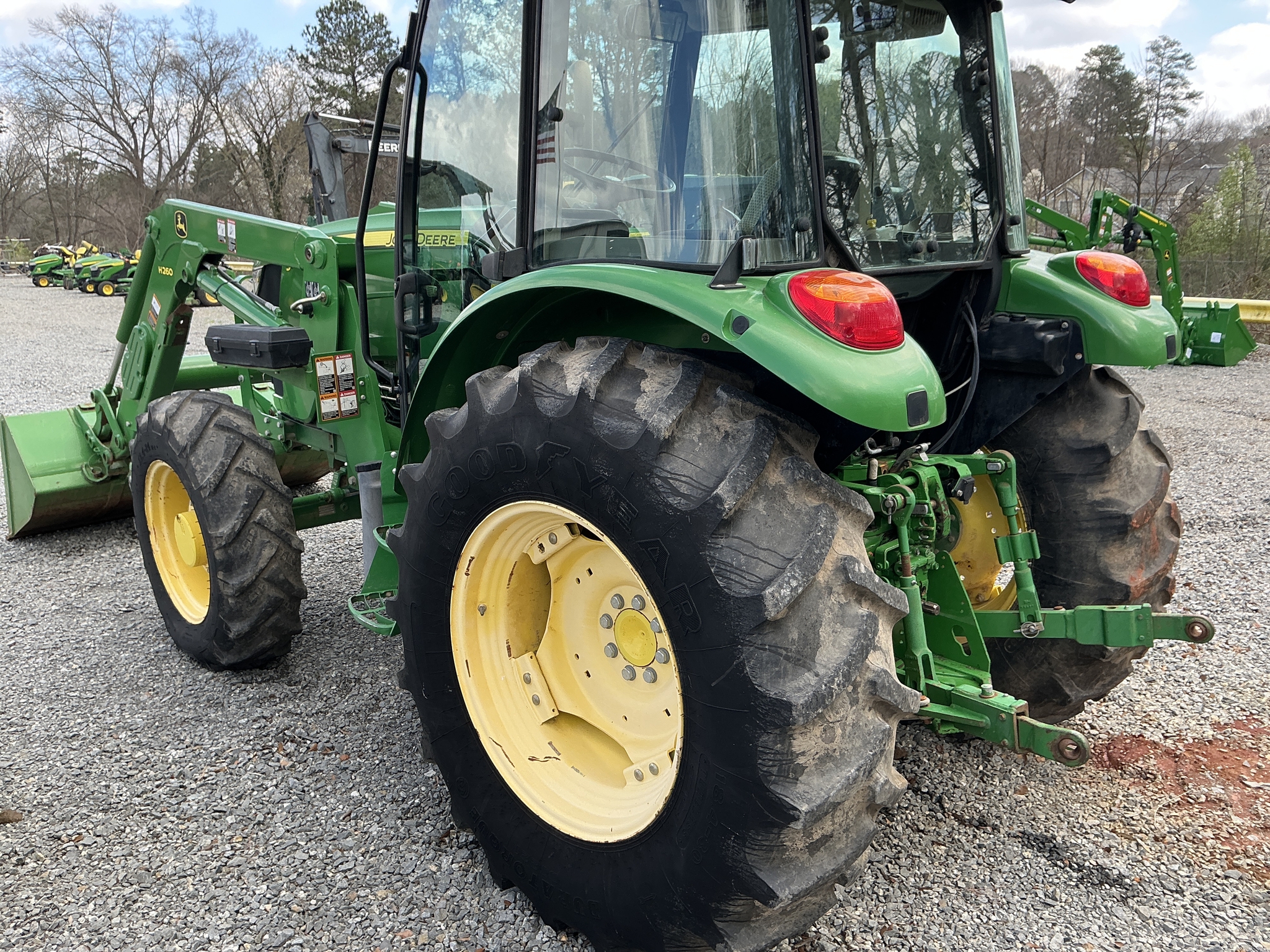 2013 John Deere 5085E Image 1