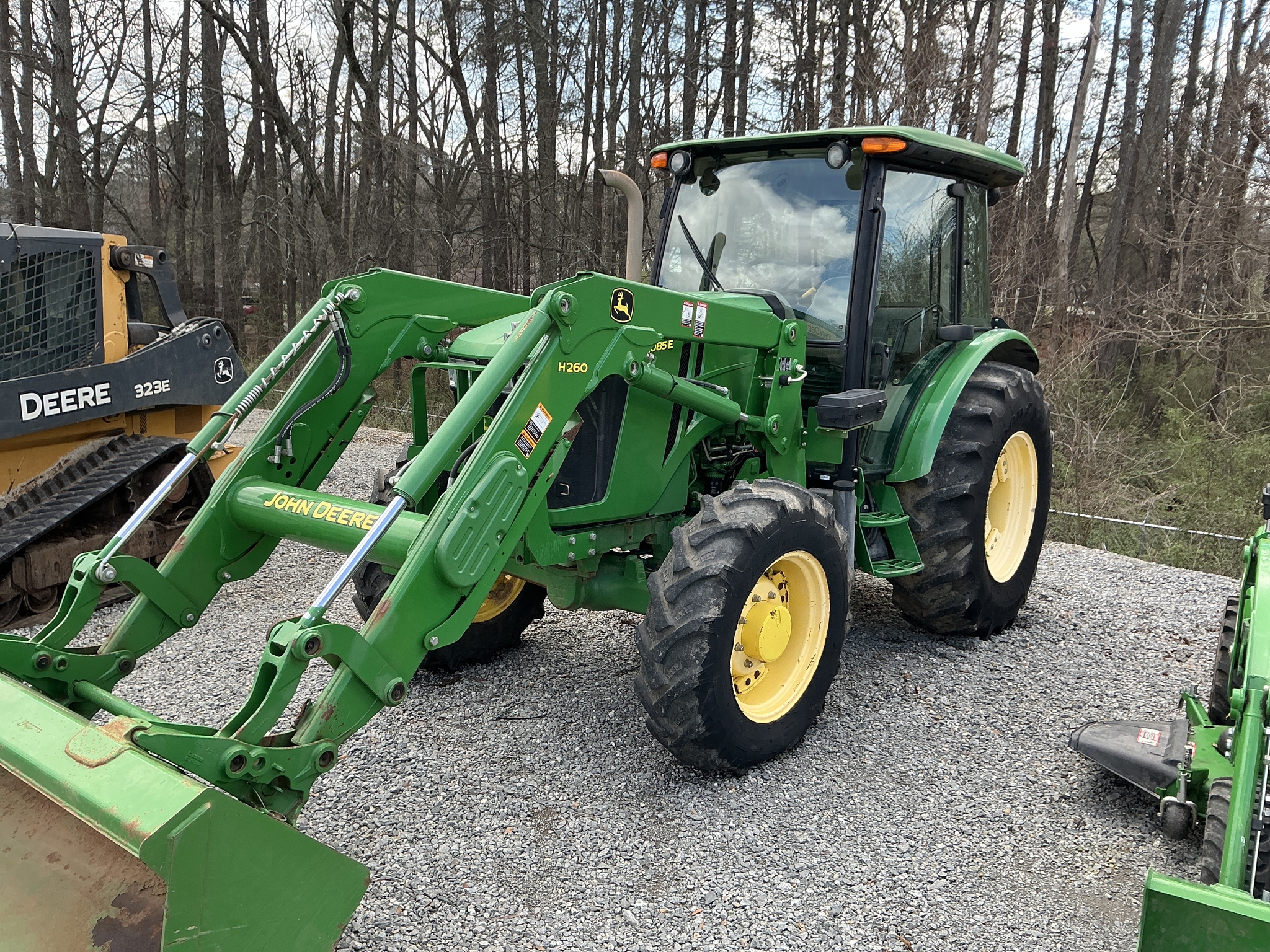 2013 John Deere 5085E Image 3