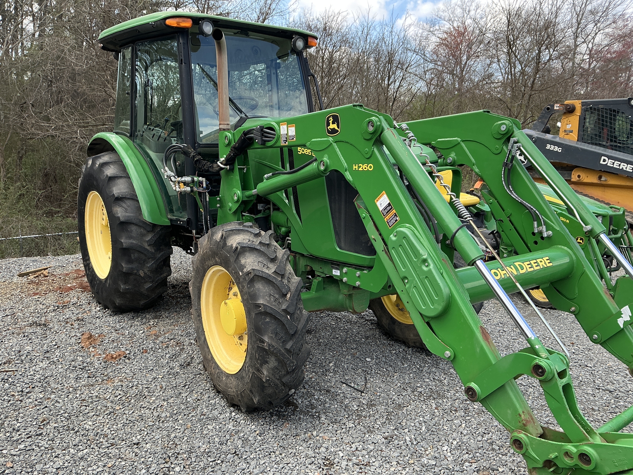 2013 John Deere 5085E Image 4