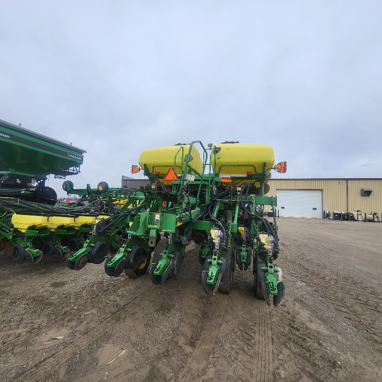 2007 John Deere 1790 Planters: Drawn