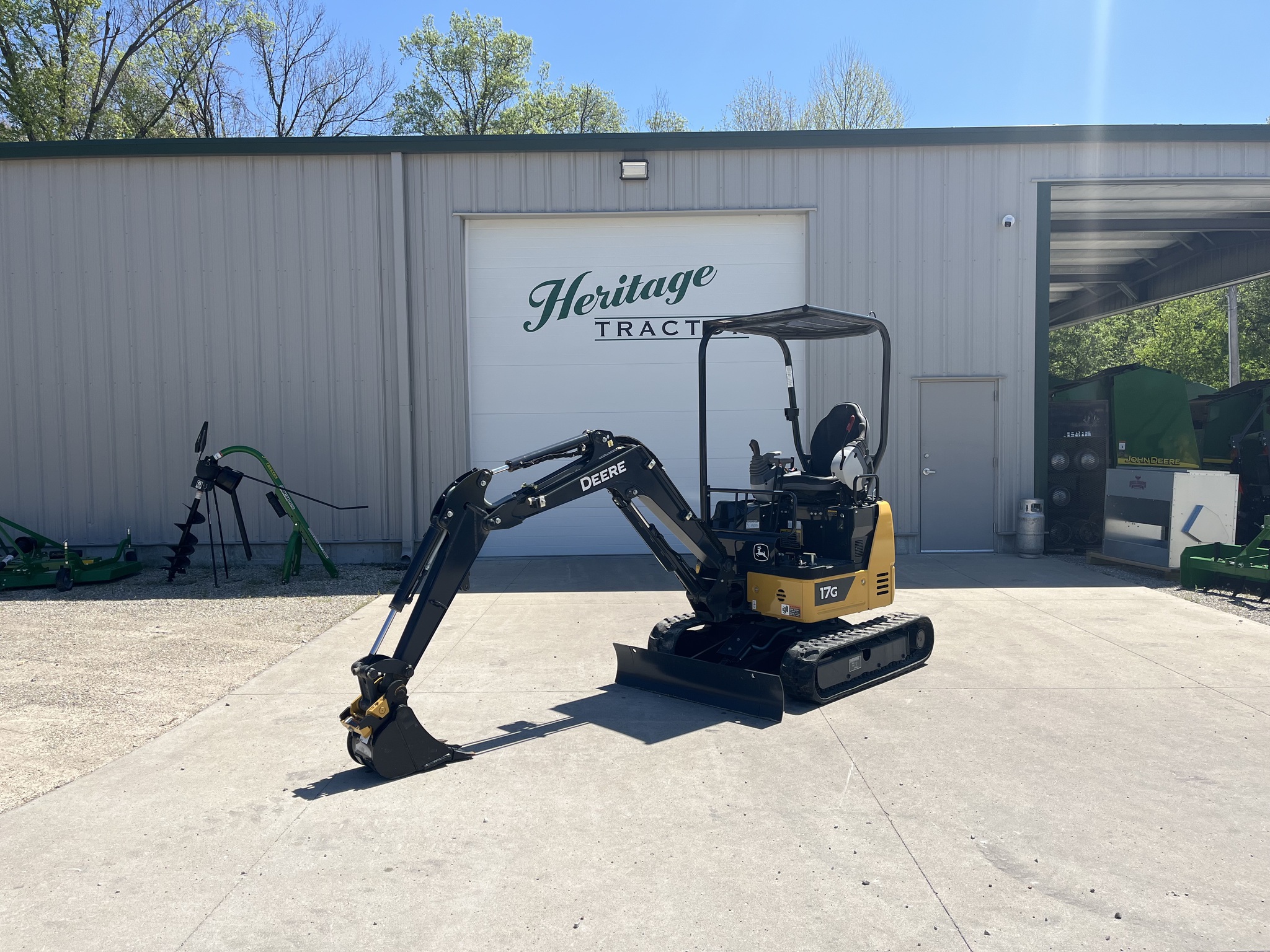  2023 John Deere 17G at Heritage Tractor in Jefferson City, MO