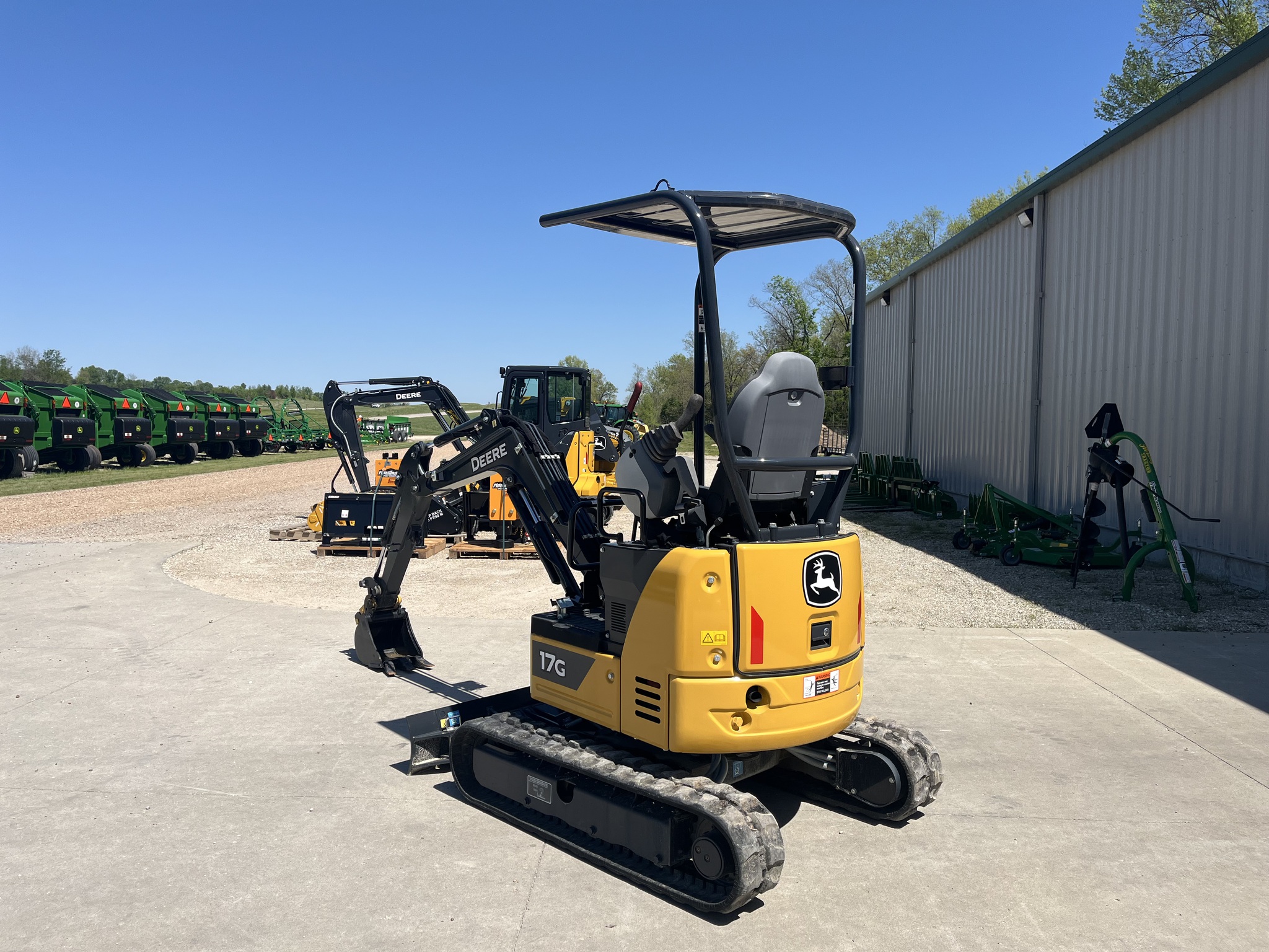  2023 John Deere 17G at Heritage Tractor in Jefferson City, MO