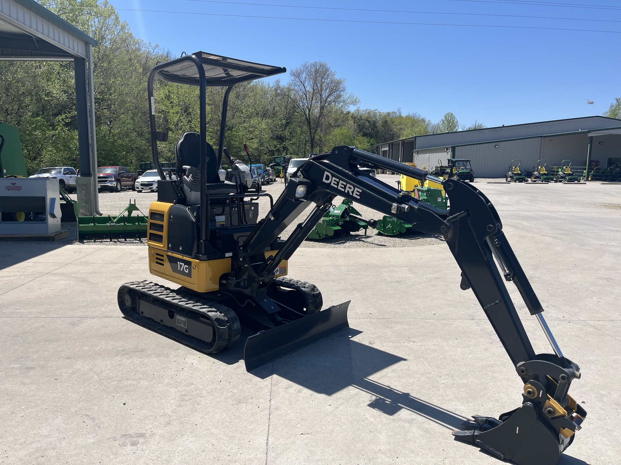 2023 John Deere 17G at Heritage Tractor in Jefferson City, MO