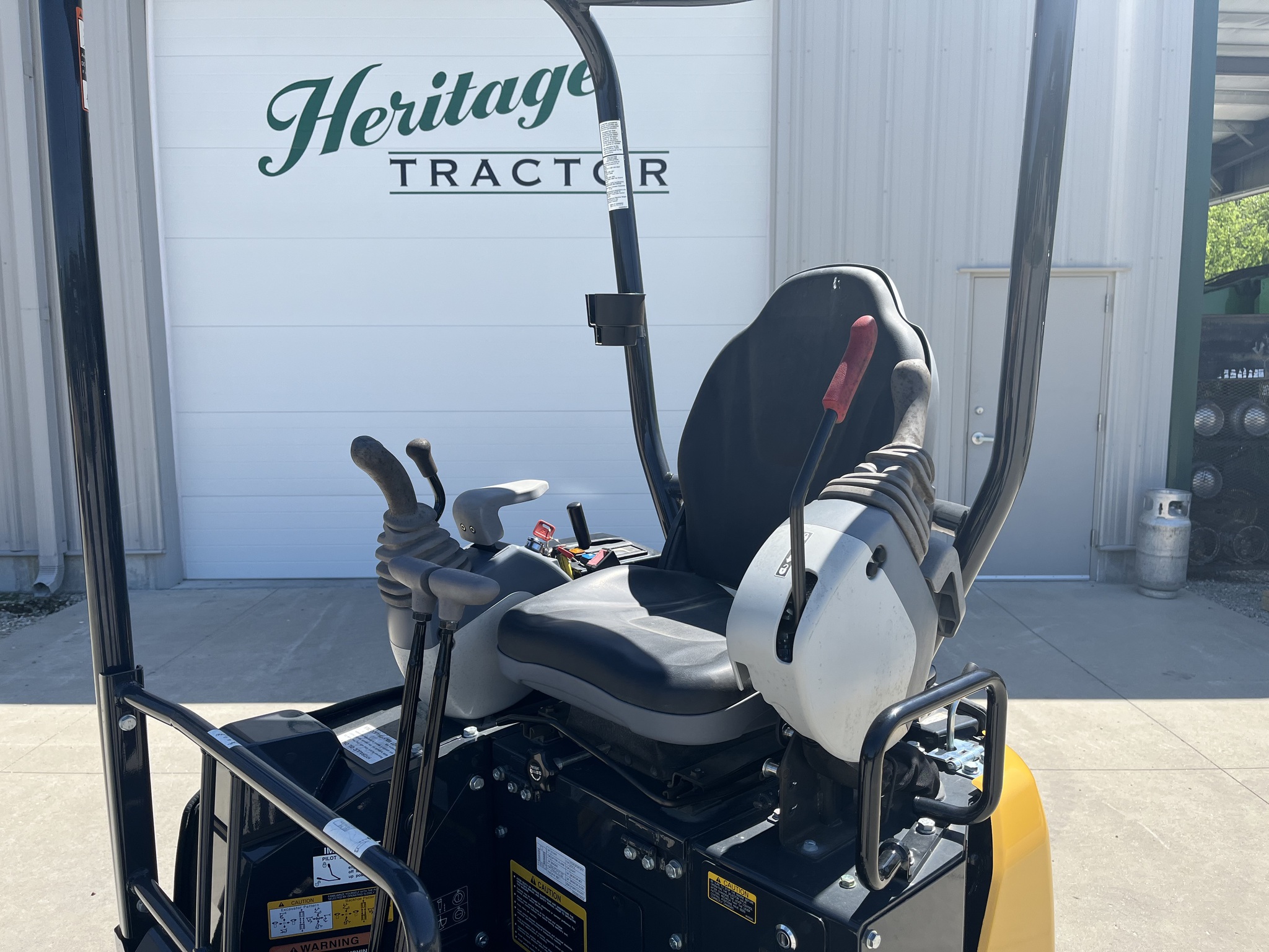  2023 John Deere 17G at Heritage Tractor in Jefferson City, MO
