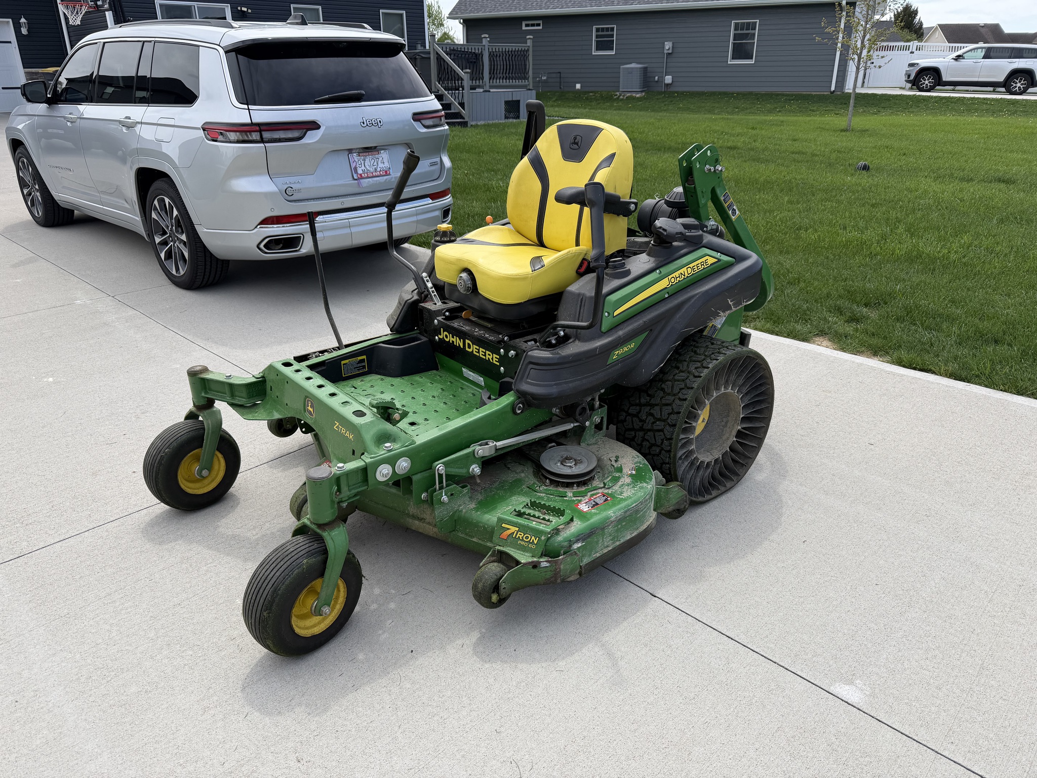 2019 John Deere Z930R Image 2