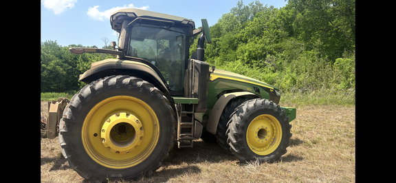 Photo of 2023 John Deere 8R 370