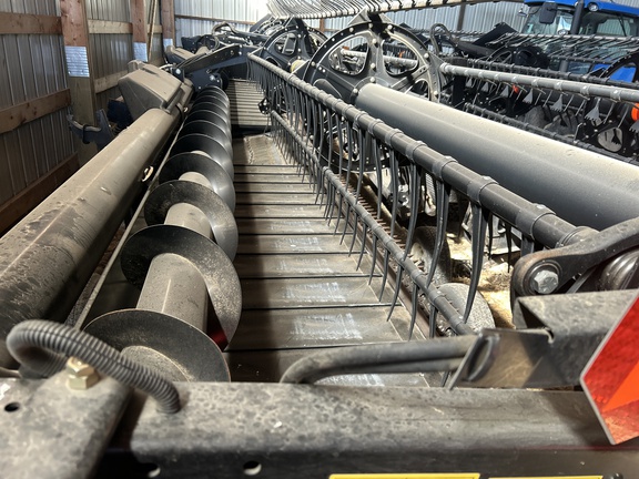 Used 2017 MacDon FD75-35 Combine Platforms at Horizon Ag & Turf in Edmonton West, AB - Photo2