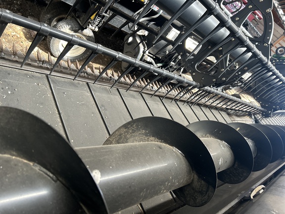Used 2017 MacDon FD75-35 Combine Platforms at Horizon Ag & Turf in Edmonton West, AB - Photo5