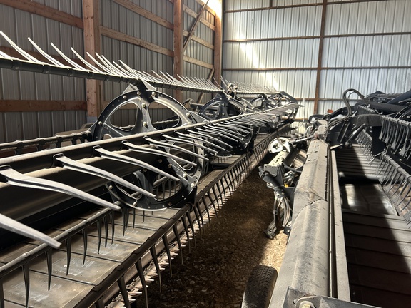 Used 2017 MacDon FD75-35 Combine Platforms at Horizon Ag & Turf in Edmonton West, AB - Photo11