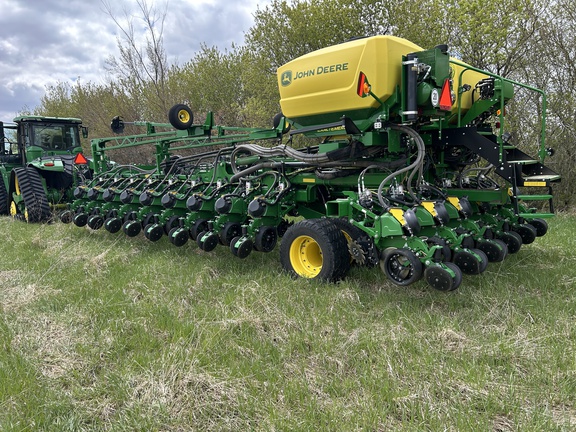 2026 John Deere DB60 - Photo3