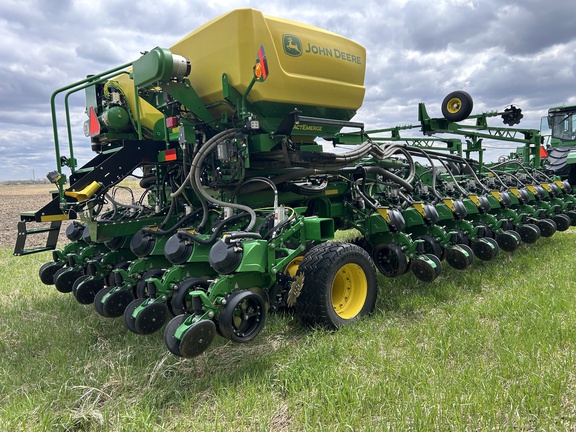 2026 John Deere DB60 - Photo5