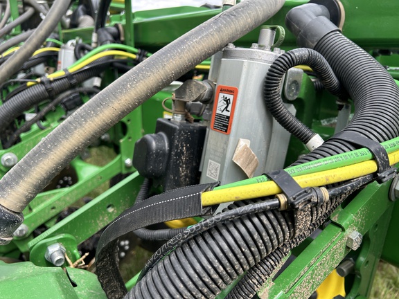 2026 John Deere DB60 - Photo12