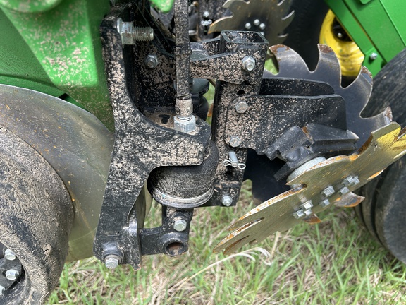 2026 John Deere DB60 - Photo13