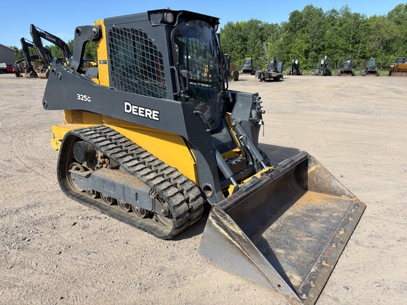 Photo of a 2024 John Deere 325G