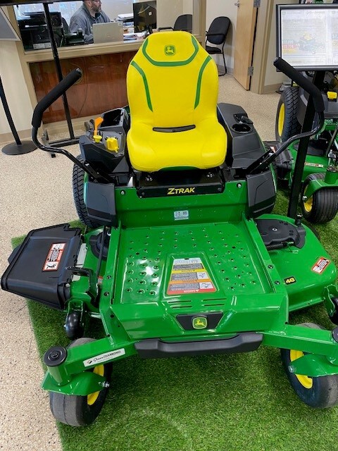 2026 John Deere Z330M Image 5