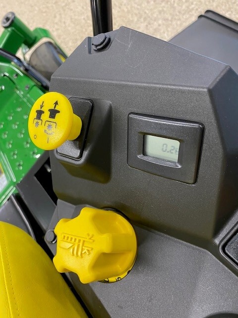 2026 John Deere Z330M Image 6