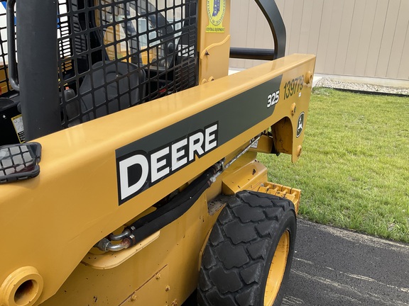 Photo of 2007 John Deere 325