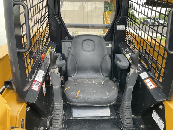 Photo of 2007 John Deere 325