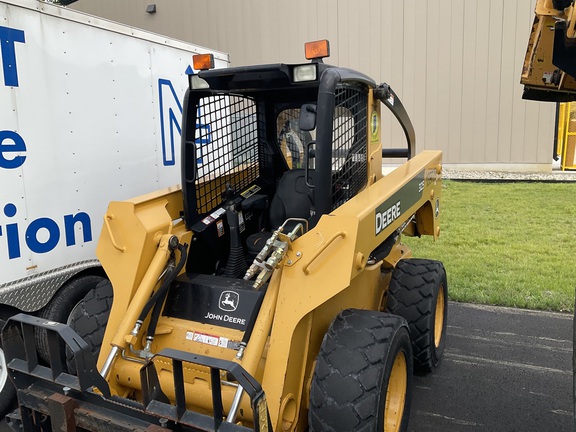 Photo of 2007 John Deere 325