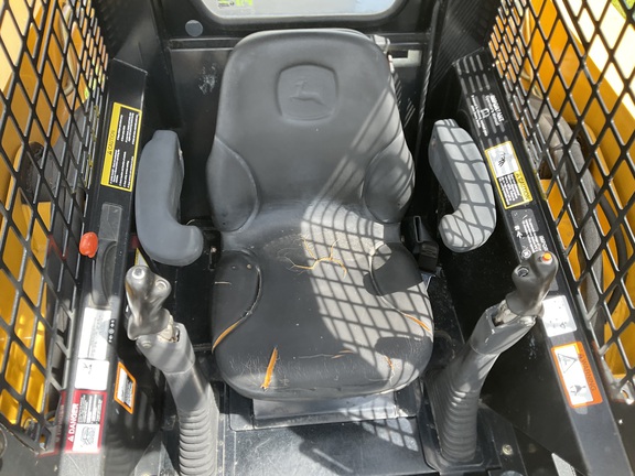Photo of 2007 John Deere 325