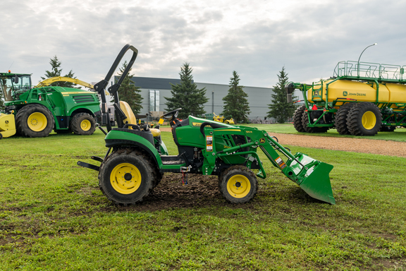 Used 2021 John Deere 2025R Compact Utility Tractors at Horizon Ag & Turf in Westlock, AB - Photo2