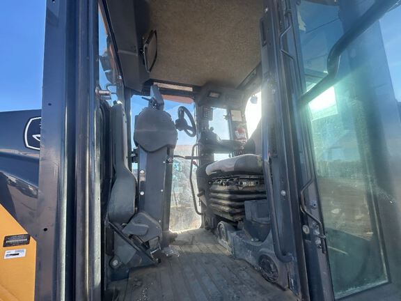 2017 John Deere 772G