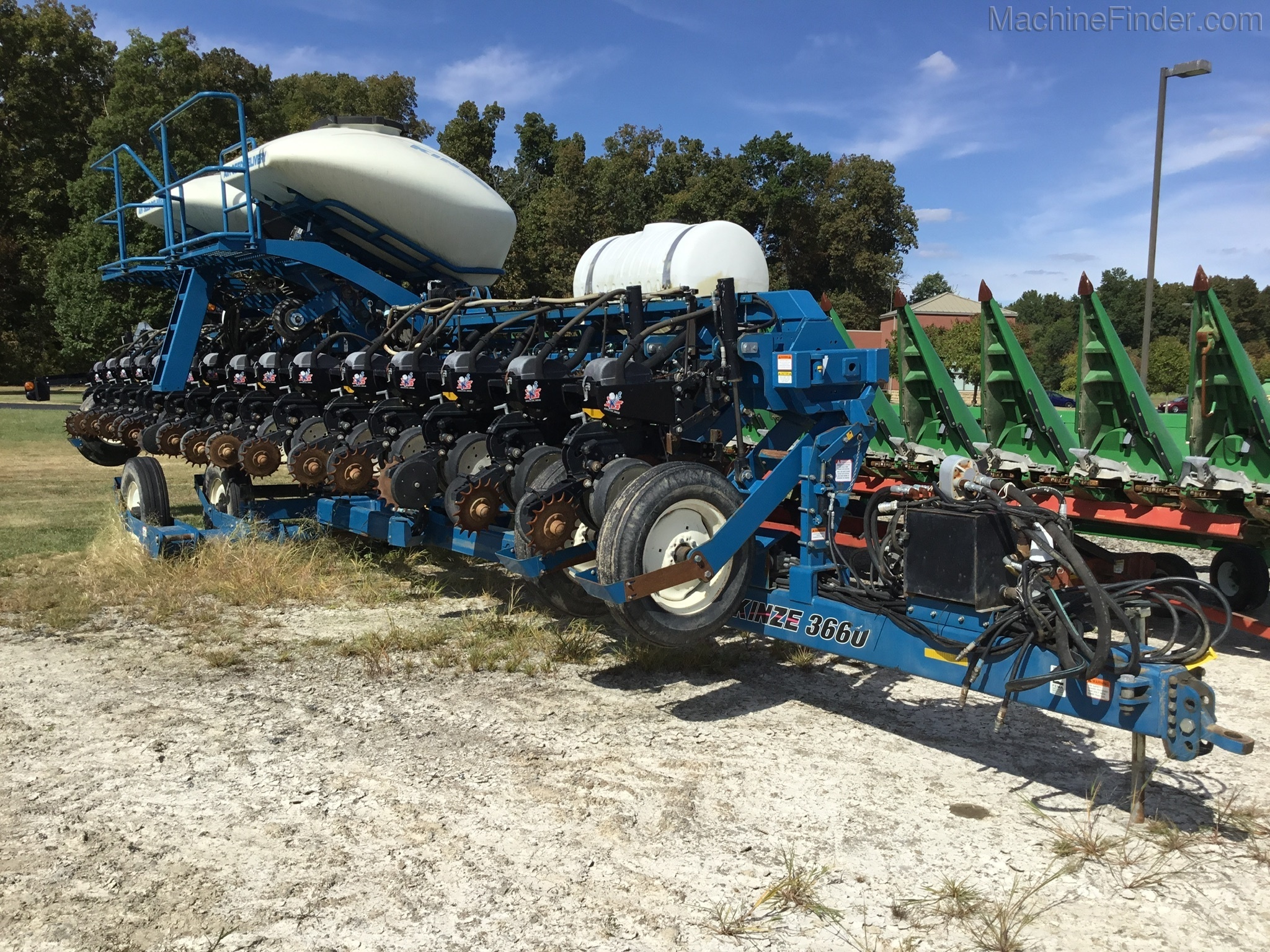 2009 Kinze 3660 Image 1
