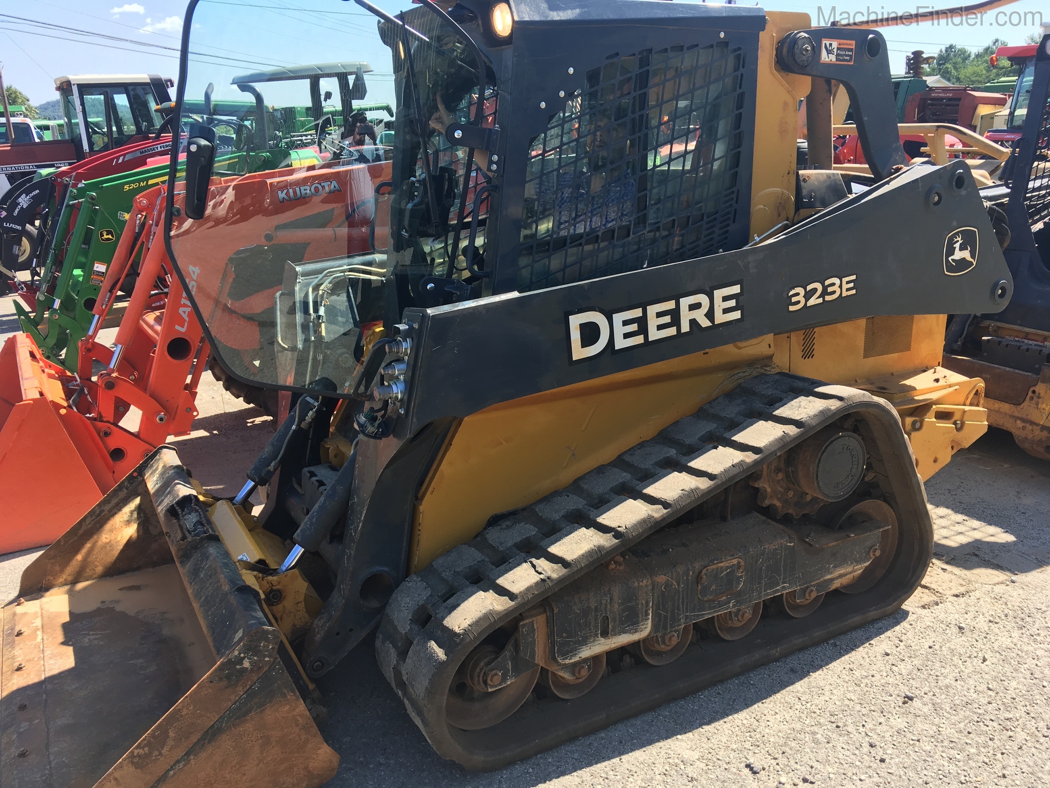 2013 John Deere 323E Image 5