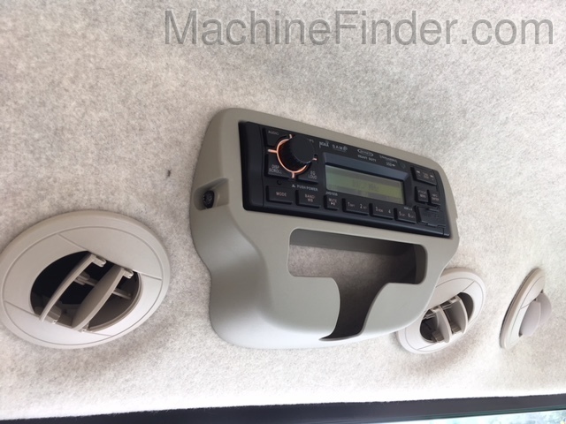 2020 John Deere 4066R Cab Tractor-Loader-Backhoe Image 8