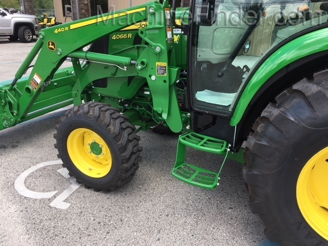 2020 John Deere 4066R Cab Tractor-Loader-Backhoe Image 7