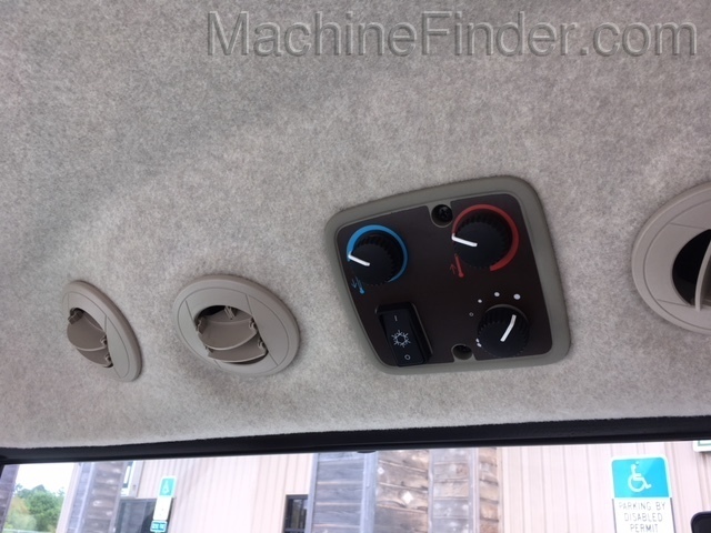 2020 John Deere 4066R Cab Tractor-Loader-Backhoe Image 9