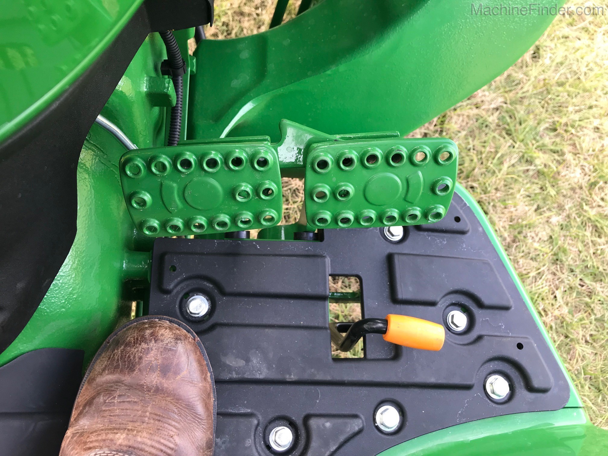 2020 John Deere 3025D Image 10