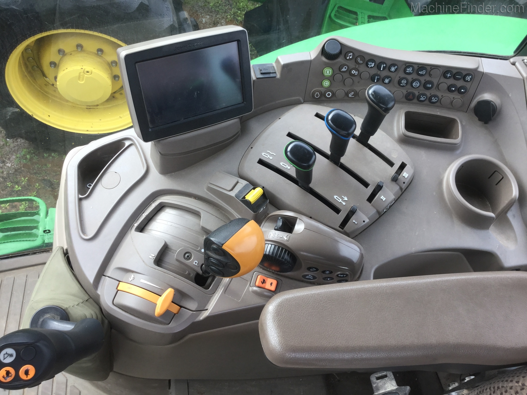 2016 John Deere 6145R Image 11